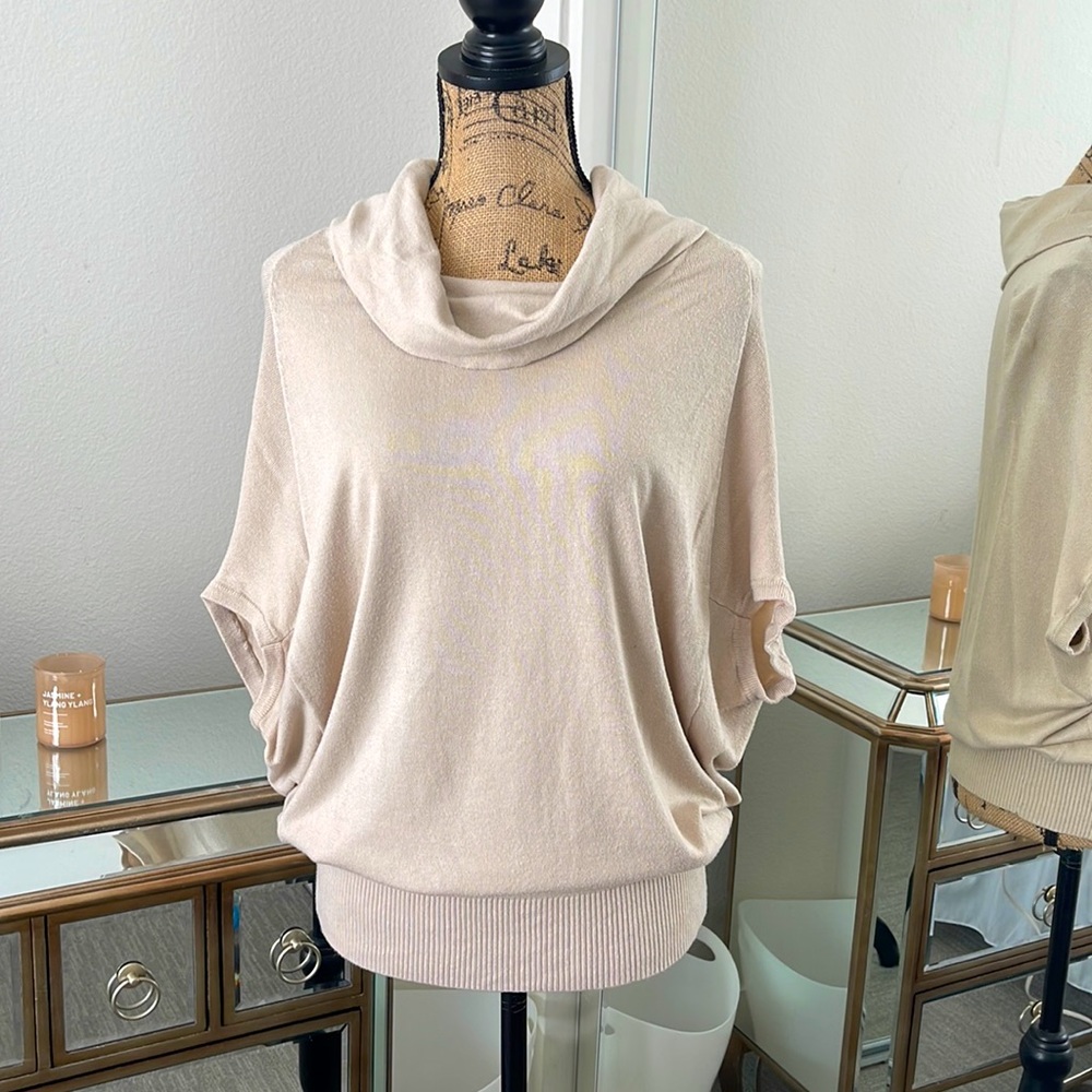 Mid sleeve turtleneck